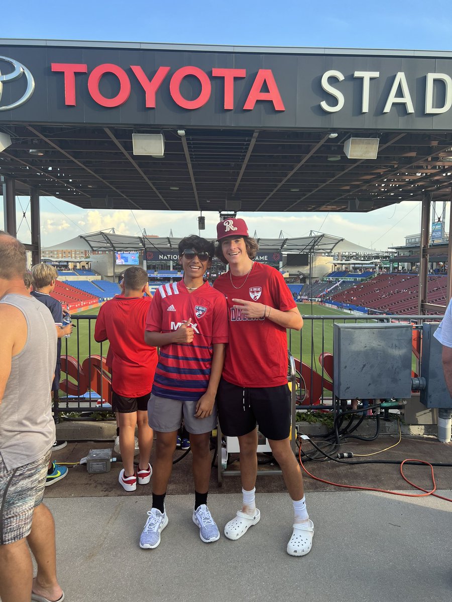 SxyGCute's tweet photo. @FCDEC out here watching @FCDallas #fcdsweepstakes https://t.co/rBzBAo4GoE