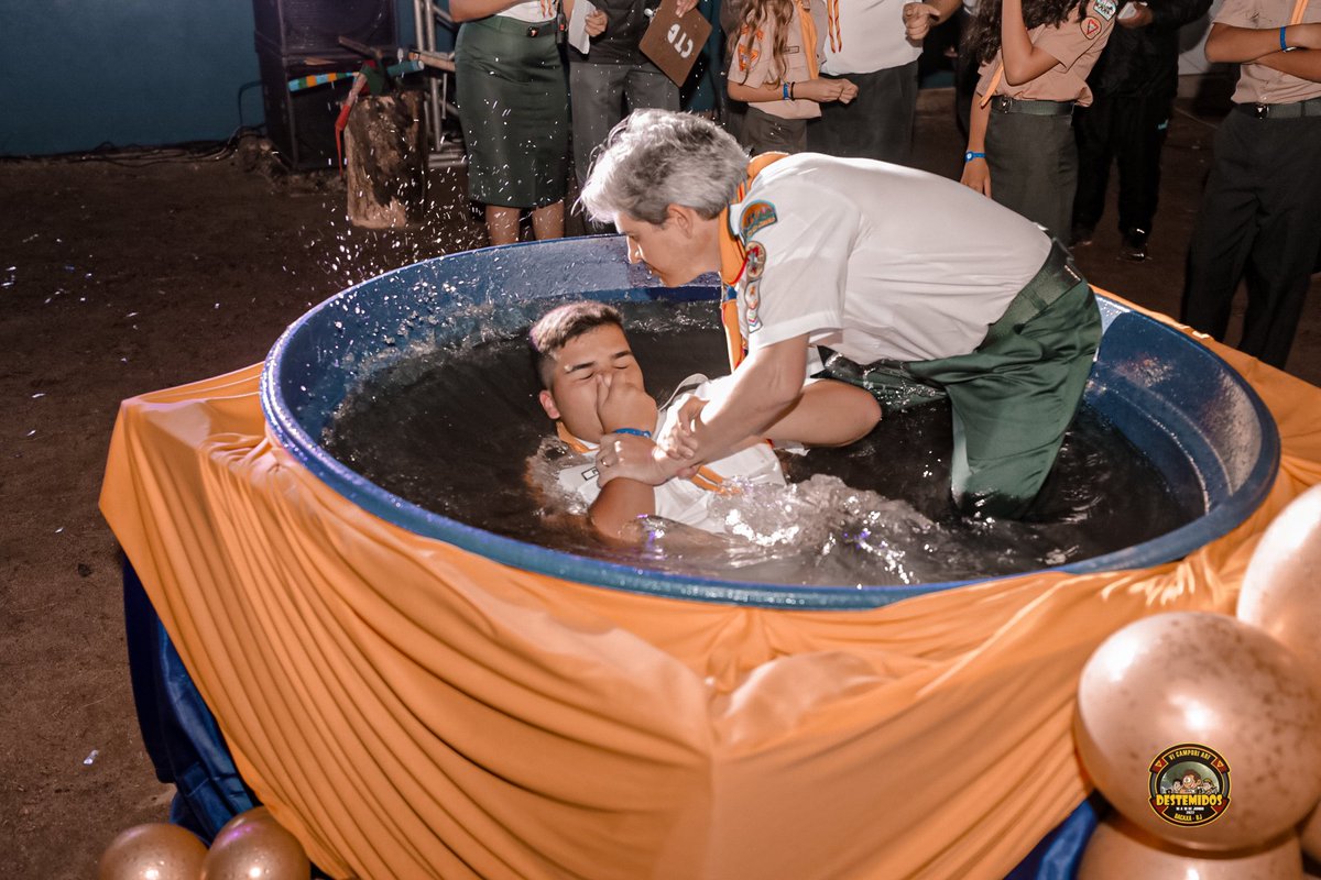 AdventistasARF's tweet photo. Momento especial de decisões e entregas através dos batismos!
#Destemidos #CamporiARF #CamporiDestemidos
📷 confira álbum com mais fotos no link: https://t.co/UBE2qMifYH https://t.co/4OTa280qVy