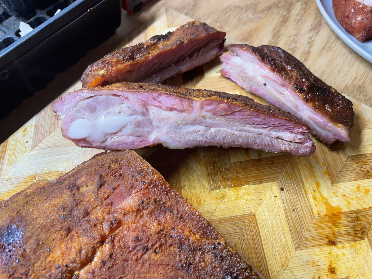 ahriebdicysjto's tweet photo. @Masterbuilt here they are. First sets of ribs on my Gravity Series 800. 3hr smoke then finished wrapped.
Turned out AMAZING!!!! I think I’m in love with a grill. #porkribs #grilling #smoker #gravityseries #meat #carnivore https://t.co/R5ICZf7hWe