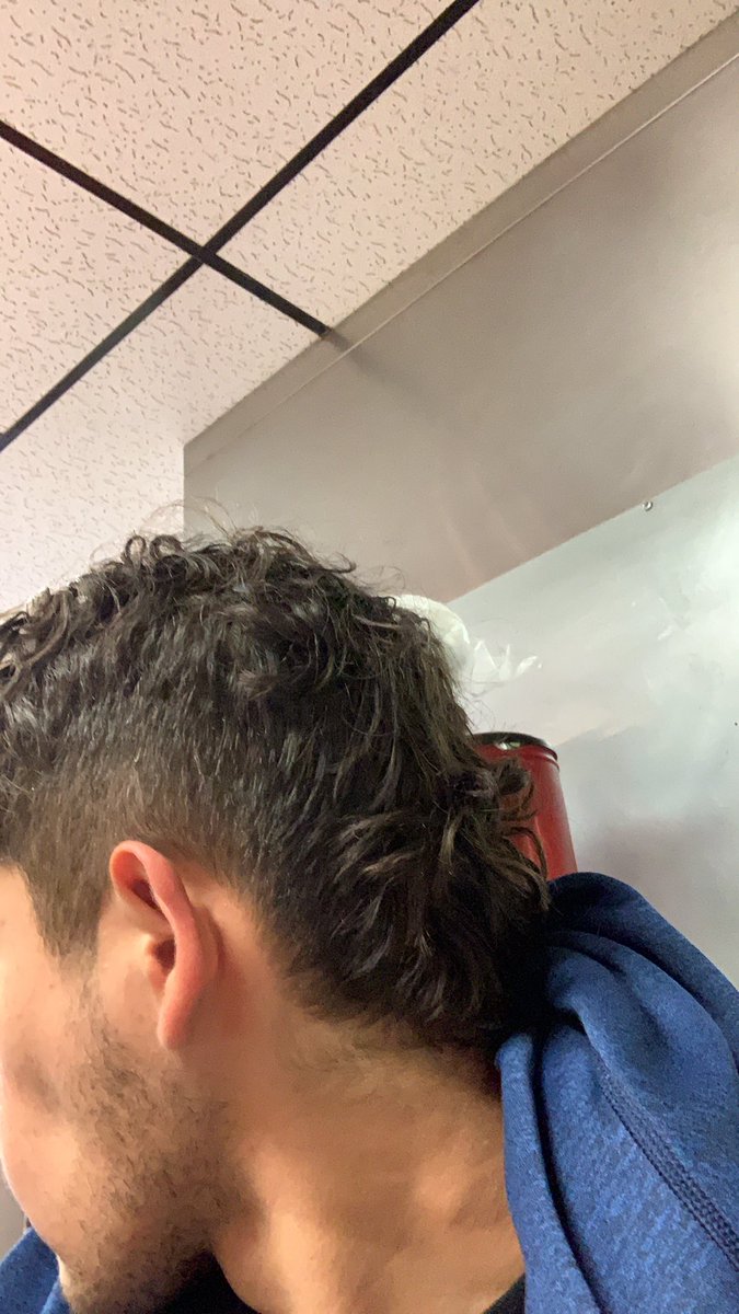 09kveliz's tweet photo. Keep the short mullet for the entire year? Or go back to normal at the end of summer ? https://t.co/YUeVv9s9hc