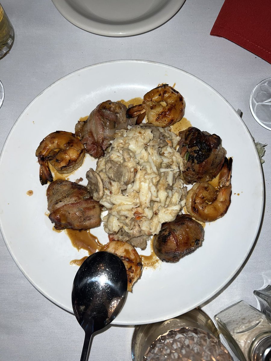 Tipton4Texas's tweet photo. Roadkill, veal oso bucco, bananas foster. 👌🏻 https://t.co/hpgknleRbu