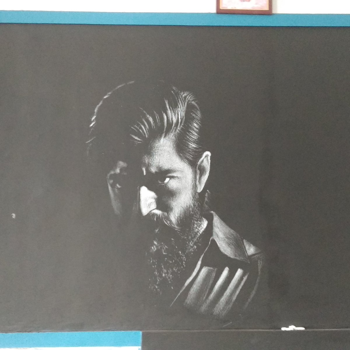 itsbigilarts's tweet photo. “Violence..Violence..Violence! I don’t like it. I avoid, but, violence likes me!"  #KGF2 #Yash #Kgfchapter3 #KGF2AllTimeRecord #FathersDay #Thalapathy48BirthdayCDP #Thalapathy66 #thalapathybirthdayCDP @TheNameIsYash @SrinidhiShetty7 @TandonRaveena @hombalefilms https://t.co/QwwFaRSuP7