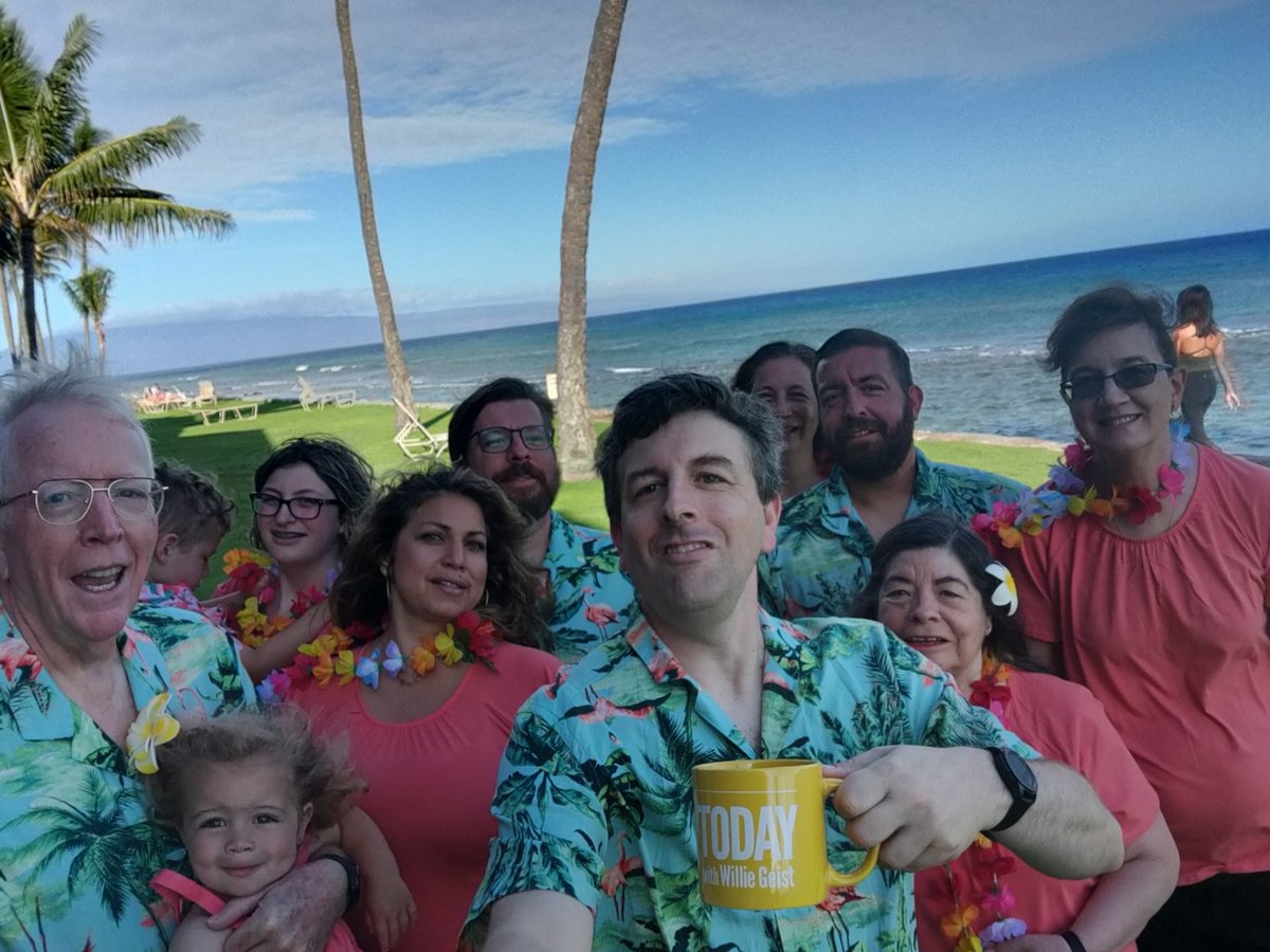 SailorLion's tweet photo. We are celebrating my mom's (Beth Gunton's) birthday along with mine and Diana Ramos 's Honeymoon as well as a family get together in Lahaina, Hawaii. Beth Gunton is behind my left shoulder &amp; behind her is Diana Ramos my wife. #TodaySUNDAY https://t.co/3rnGnMInWl