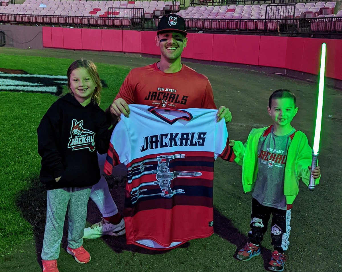 coreykronengold's tweet photo. @peejay929 @nyboulders be a Jackals fan! https://t.co/2bcJZWKVHX