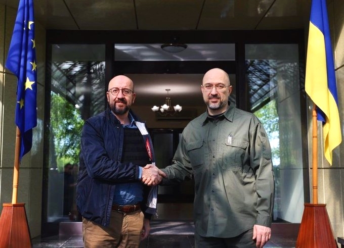 aboeyad162's tweet photo. our PM on the right

@btcjoint
#NFT #Donation #NFTCommunity https://t.co/U8FIhN9ybo