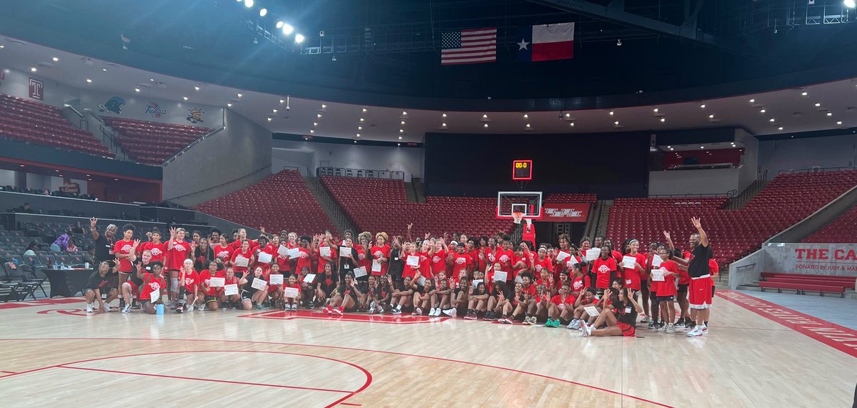 AntinajahJ's tweet photo. I had a great time today at the @CoachHugheyUH Elite Camp, got some Great work in. I loved the environment and etc. I’ll for sure be talking to you again! #GoCoogs https://t.co/CHVGSrQGL3