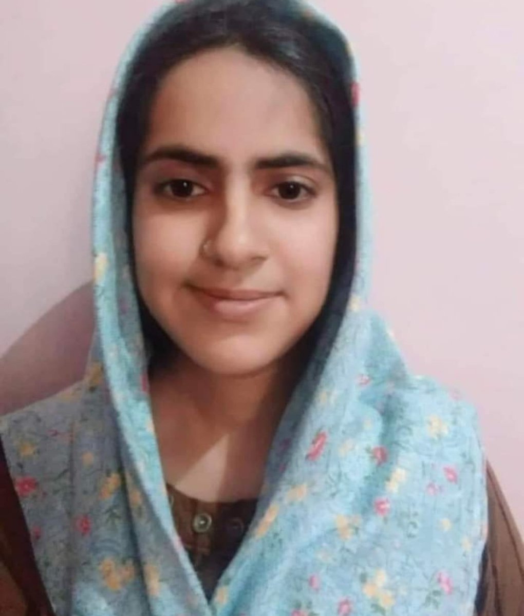 Aqsa_78660's tweet image. इस लड़की का नाम सोहा खान है, 
बोर्ड की परिक्षा में सोहा खान को 500,में से
500,अंक मिले हैं ये पहली बार हुआ है, 
बहुत बहुत मुबारक सोहा खान,