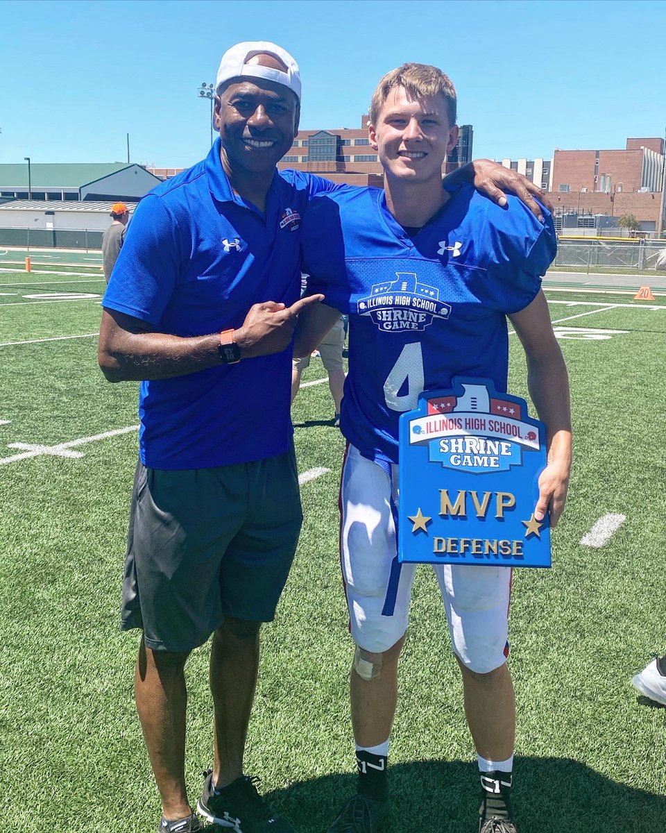EdwardRoberts04's tweet photo. Can’t think of a better way to end my football career. After growing up watching @DarrenSunkett win state championships with his team to getting coached by him this week was amazing. I made so many friendships this week that will last a lifetime and I could not be more grateful. https://t.co/7LPY5o2hQ0