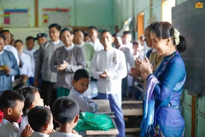 sawmin_oo's tweet photo. MYANMAR |Mother of the country
#Myanmar 

Do you believe that a photo can tell you thousand words? https://t.co/aoWGFOqavV