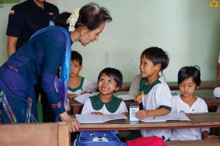 sawmin_oo's tweet photo. MYANMAR |Mother of the country
#Myanmar 

Do you believe that a photo can tell you thousand words? https://t.co/aoWGFOqavV