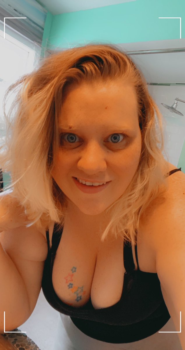 CurvyBabe89's tweet photo. #blueyes #tattoo #boobs #allnatural #hot #nakedattraction #cleavage https://t.co/7XTxiz7de7