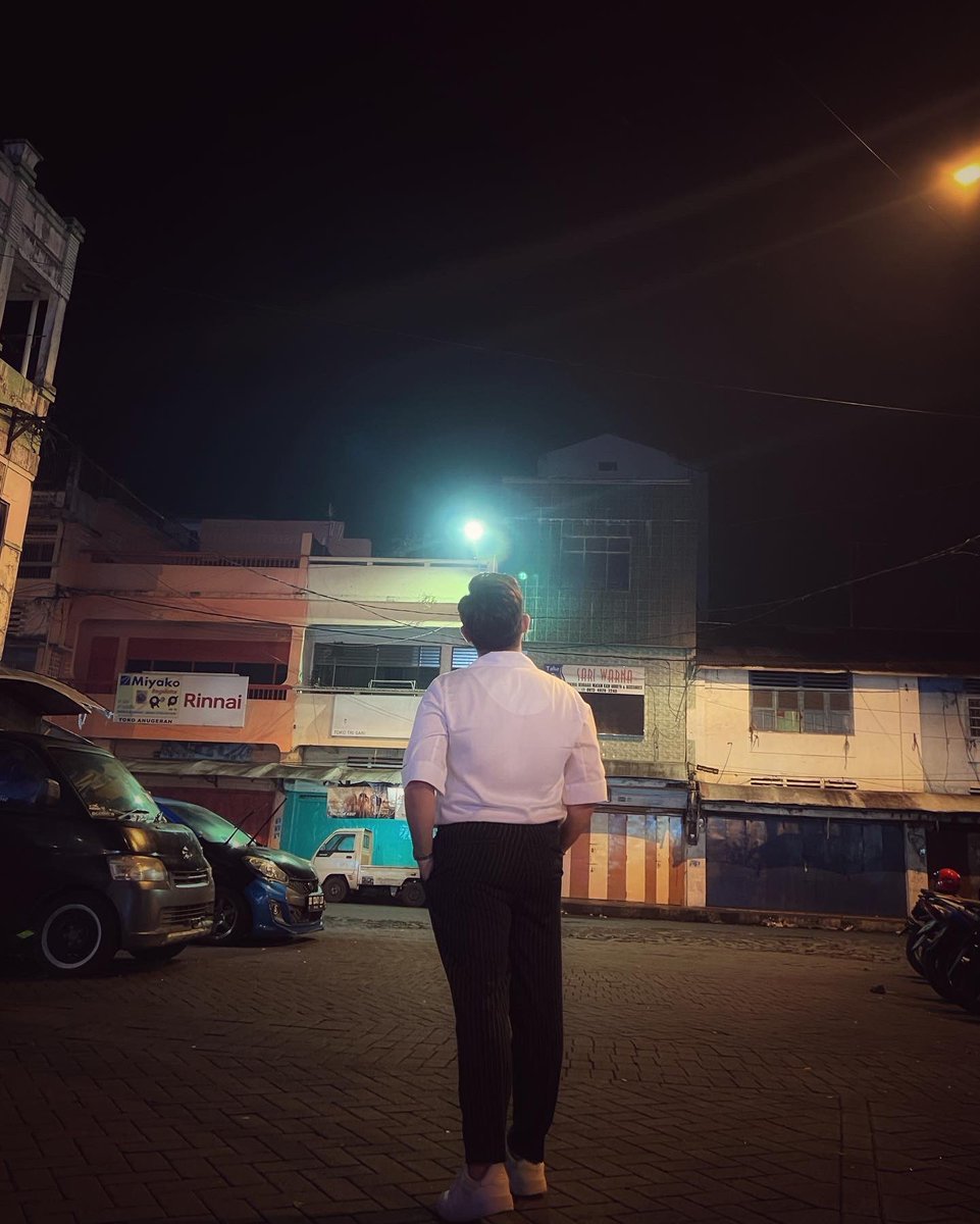 indraoctav's tweet photo. is how i see the world. for me, blurry things are also beautiful. your perspective!✌🏼 https://t.co/U3iLtaz5q6