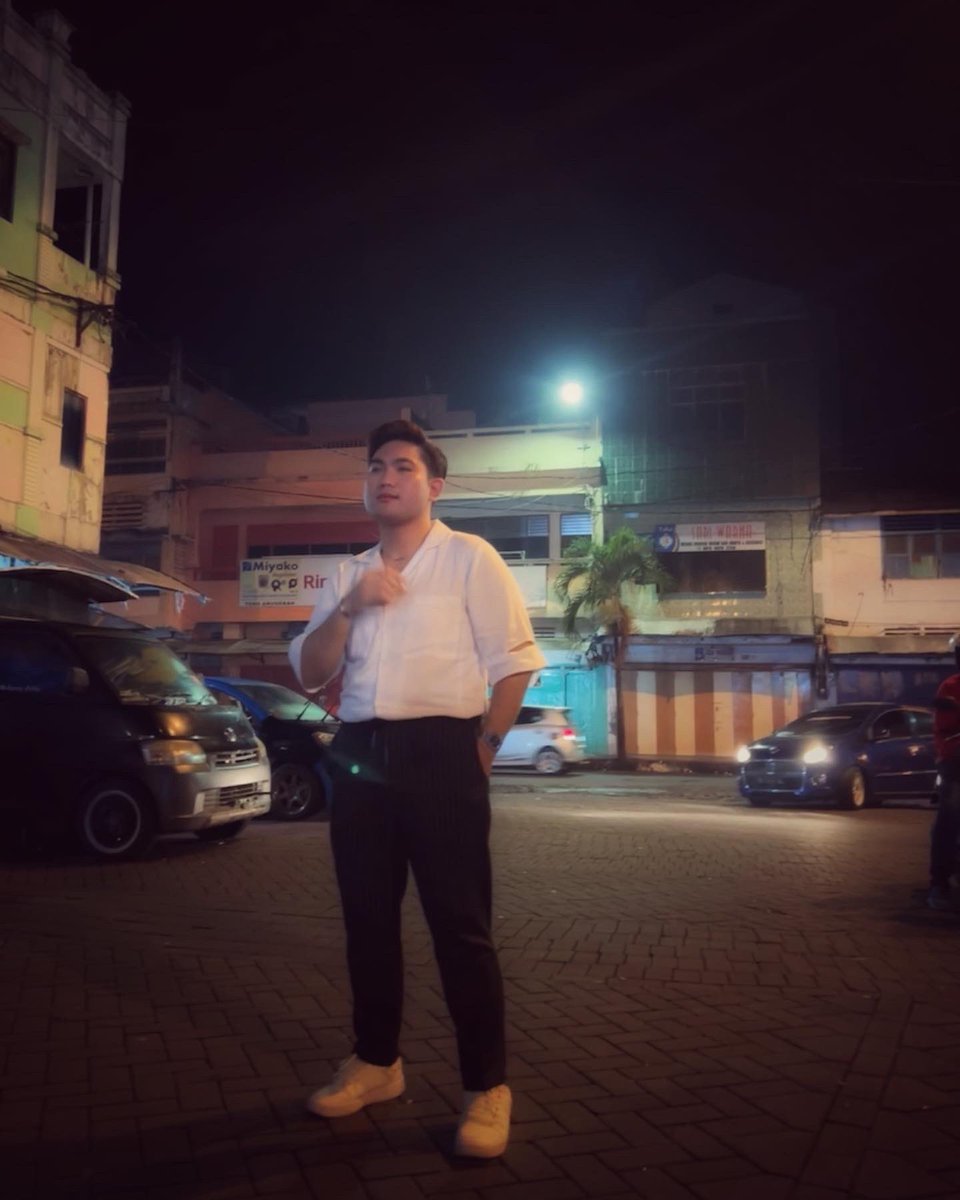 indraoctav's tweet photo. is how i see the world. for me, blurry things are also beautiful. your perspective!✌🏼 https://t.co/U3iLtaz5q6