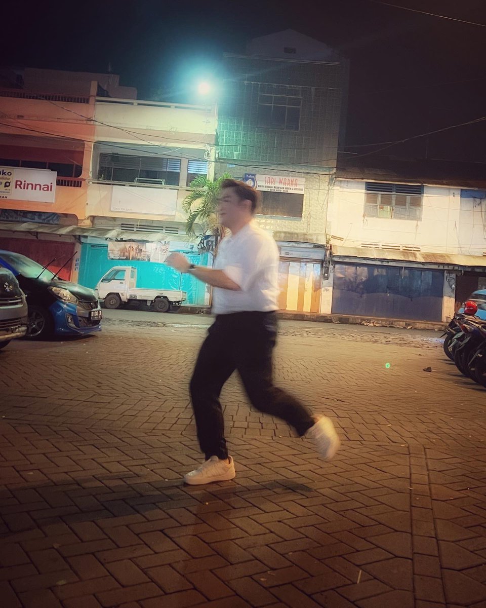 indraoctav's tweet photo. is how i see the world. for me, blurry things are also beautiful. your perspective!✌🏼 https://t.co/U3iLtaz5q6