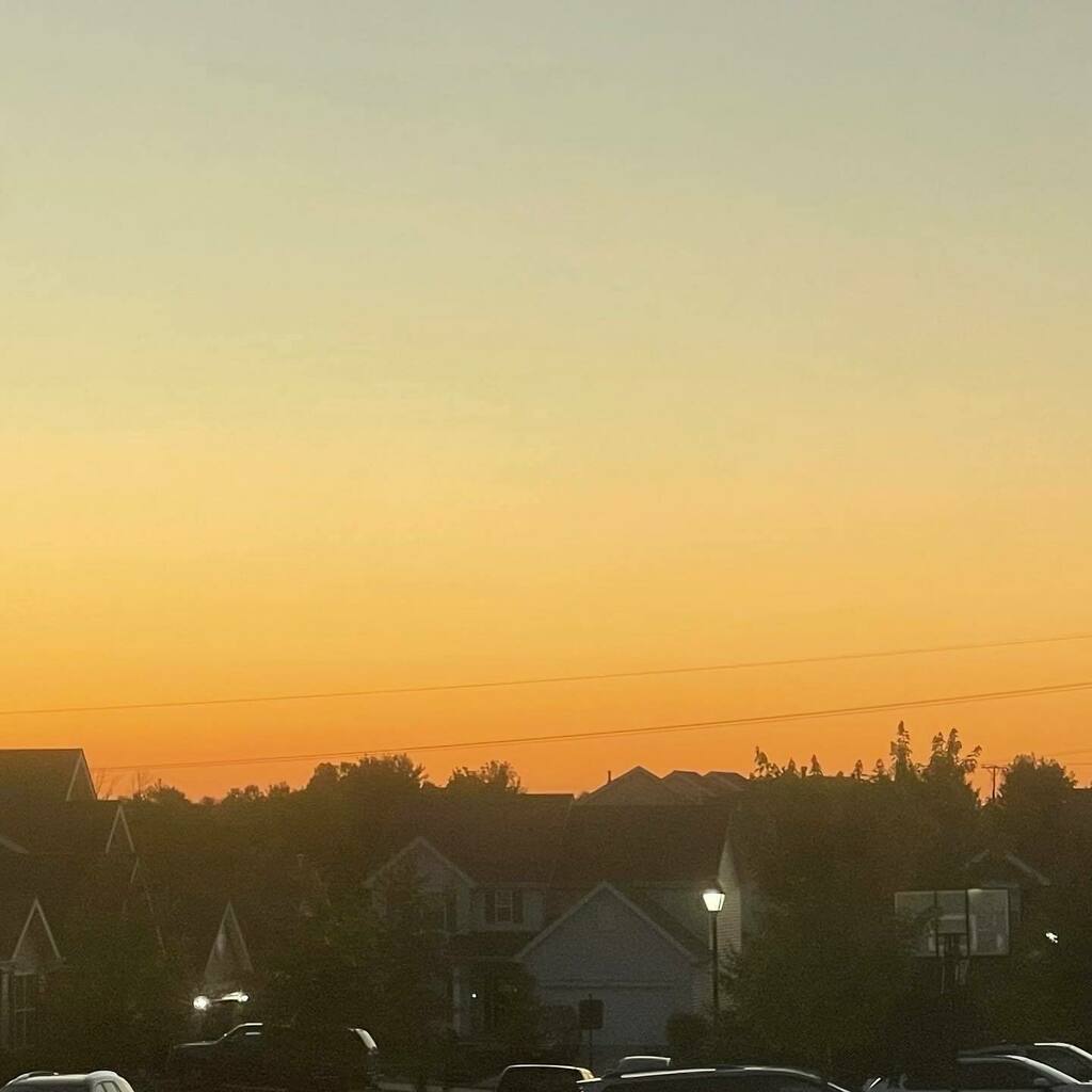 mlindvall's tweet photo. Got to watch some 12u baseball today. Watching some more tomorrow. #heatwave #sunset #lindvallsummer2022 https://t.co/VYDBgGr11s https://t.co/P2VVwYUJkH