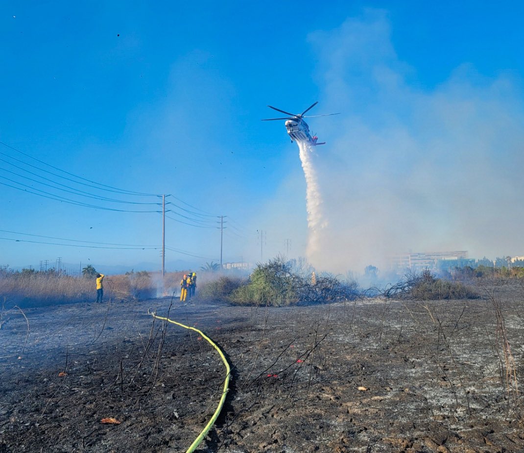 🔥 @CulverCityFD assisting #LAFD units on a vegetation fire in the Ballona Creek Wetlands earlier today. #Teamwork #CulverCity