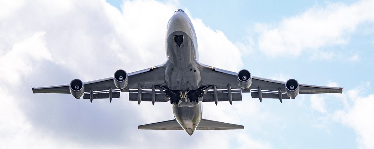 Kent_YVR's tweet photo. I knew there would be heat haze, but the reflection is cool 😎 #LH493 @lufthansa Boeing #747 departure @yvrairport. #yvrspotters #avgeek #Vancouver #QOTS #DABVU https://t.co/iZ1NuDdSYw
