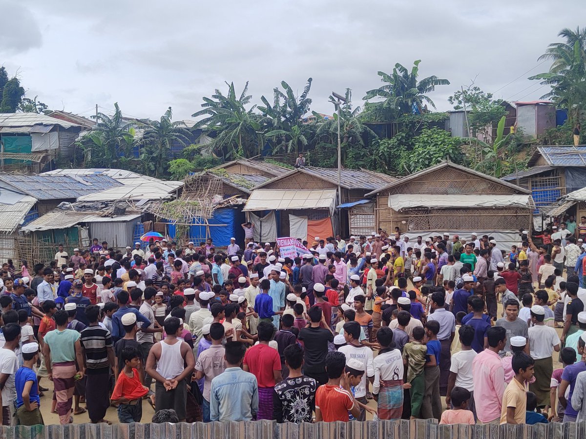 ro_kazi's tweet photo. The Rohingya people are protesting in camp to go back to their homeland.
#GoingHomeCampaign
#ImmediateRepatriation
#Abolish1982CitizenshipLaw
#ResettleInourOwnVillage
#EnsureRightsSafetySecurityofRohingya
#CloseIDPCamps
#StopTorturingInnocentPeople https://t.co/aHTewRTsdW