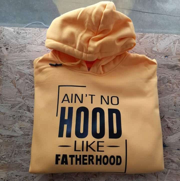 rolls_creation's tweet photo. Looking for Father's day gift? Look no more. 
Hoodies,T-shirts,Notebooks and other personalized items. To order WhatsApp
https://t.co/eD8qp7Anb6
#fathersdaygifts #fathersday2022 #giftfordad #HappyFathersDay #HappyFathersDay2022 #FathersDay  #dad #fatherhood #Trending #Kenya https://t.co/ACUw3tFKce