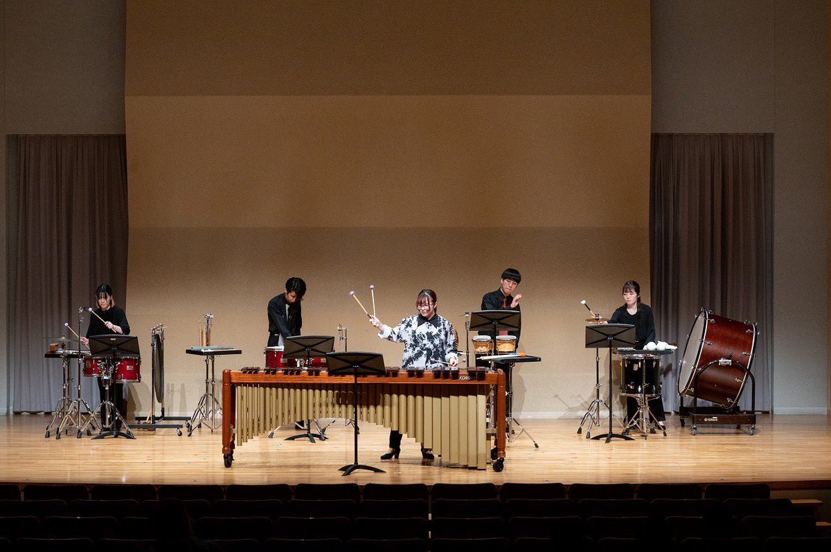 BeaTribe_perc's tweet photo. 公演の写真を撮っていただきました🎉
①As One(木我、田中)
②マリンバと4人の打楽器奏者のための組曲
③Catching Shadows (坂本、松井)
④Jazz on Saturn 
ご意見ご感想等DMやメールでお待ちしております！ https://t.co/b1yUMoCMRM