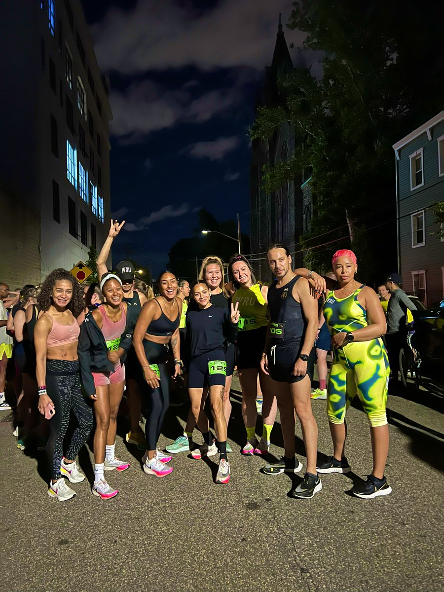 pattydukesnyc's tweet photo. #midnighthalf 🏃🏽‍♀️ 🏃🏽‍♂️ 🐘…  @NikeNYC @WRUCREW @circa95 #running https://t.co/QzlAcEjlwL