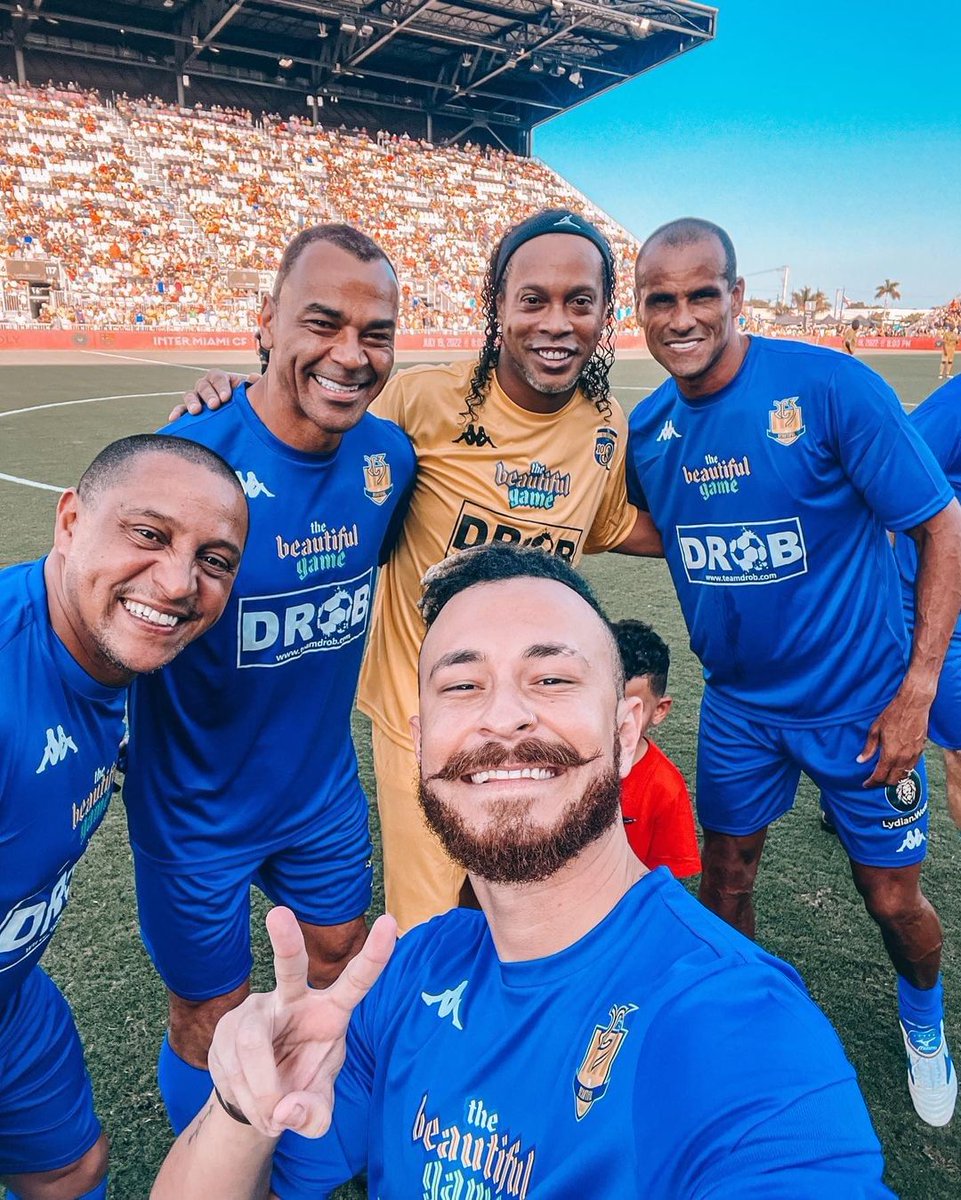 luisferpo's tweet photo. Vaya selfie... 🇧🇷🔥🎩 https://t.co/bKYp44mGxq