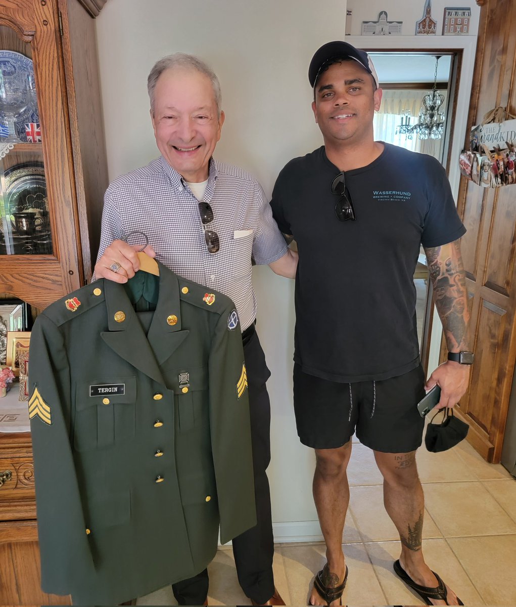 #DadTergin had a chance to visit with #USSJeffersonCity crew member Darren who had extra time before his flight back to Guam. Dad had fun showing his uniform from the @USArmy. 🇺🇲🇺🇲🇺🇲🇺🇲