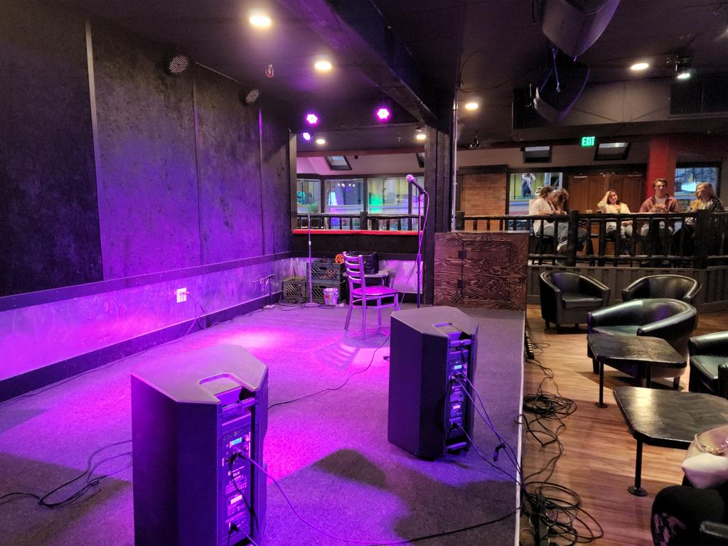 ComedianJamake's tweet photo. Tonight's stage! They got your boy up in the mountains mountains telling jokes to lumberjacks! #JamakeComedy https://t.co/wqTWtJN39M
