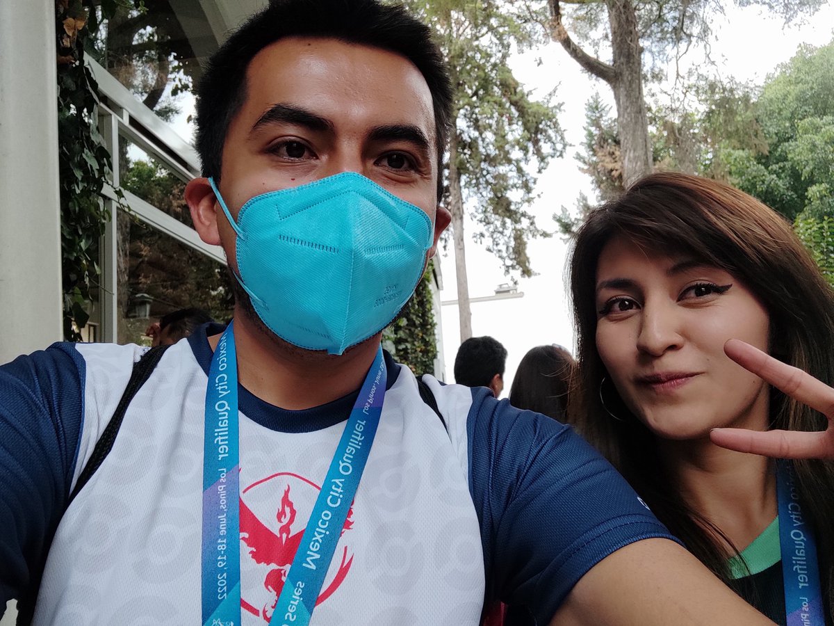 Rorro1802's tweet photo. Además de haber Sido una maravillosa experiencia el poder participar en el torneo Clasificatorio de #PokemonGO fue el poder conocer y saludar a grandes jugadores y personas, gracias por la foto. @Rochababyface1 @JennVSz @s0noroman @swaggron333 y nos vemos el próximo año 🤙 https://t.co/GDOH9GljzP