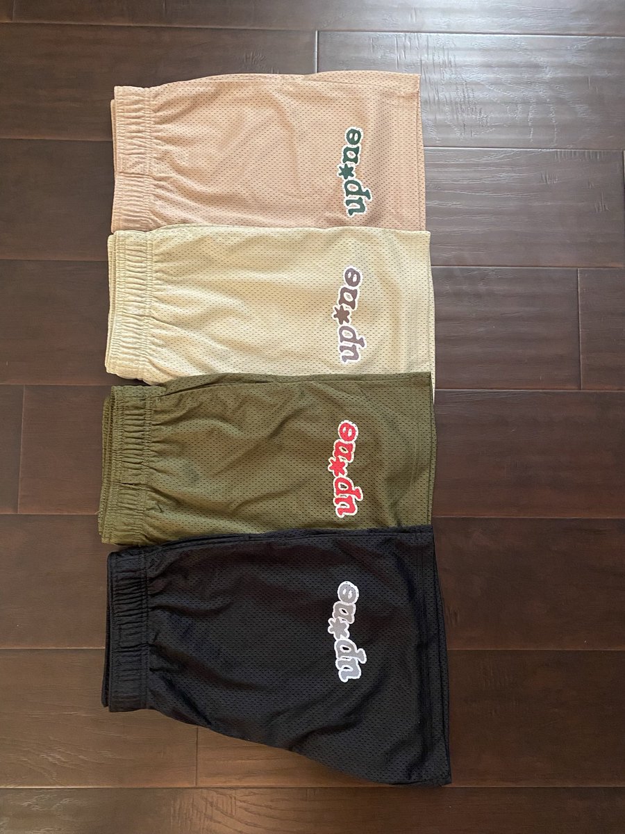 UPONESAM's tweet photo. It takes $0 to Rt and help a small clothing brand ☠️🖤 @uponeusa https://t.co/eMKBBmyNIV