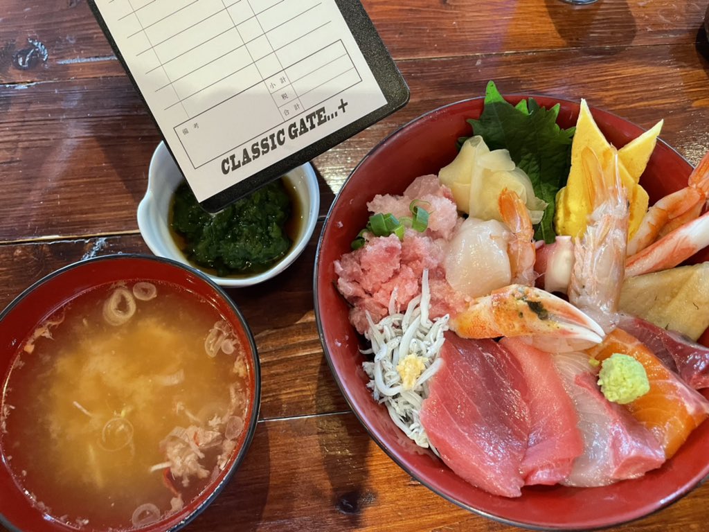 T_tanukiti's tweet photo. いただきまーす
#ClassicGate
#海鮮丼 https://t.co/CksFHPAYIo