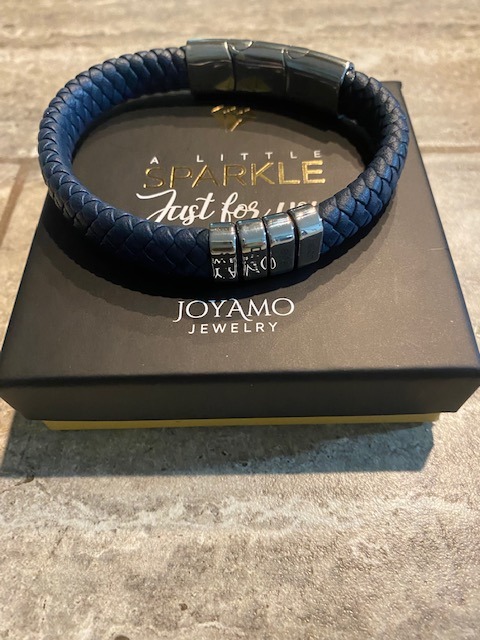 momcocktails's tweet photo. JoyAmo Custom Name Necklaces &amp; Jewelry has you covered for the perfect gift Dad will always be able to cherish. They are fitting for just about any occasion in fact and have some great choices for a grandad, uncle and brother.
https://t.co/o0uNvW32pU https://t.co/s6NigqoNlV