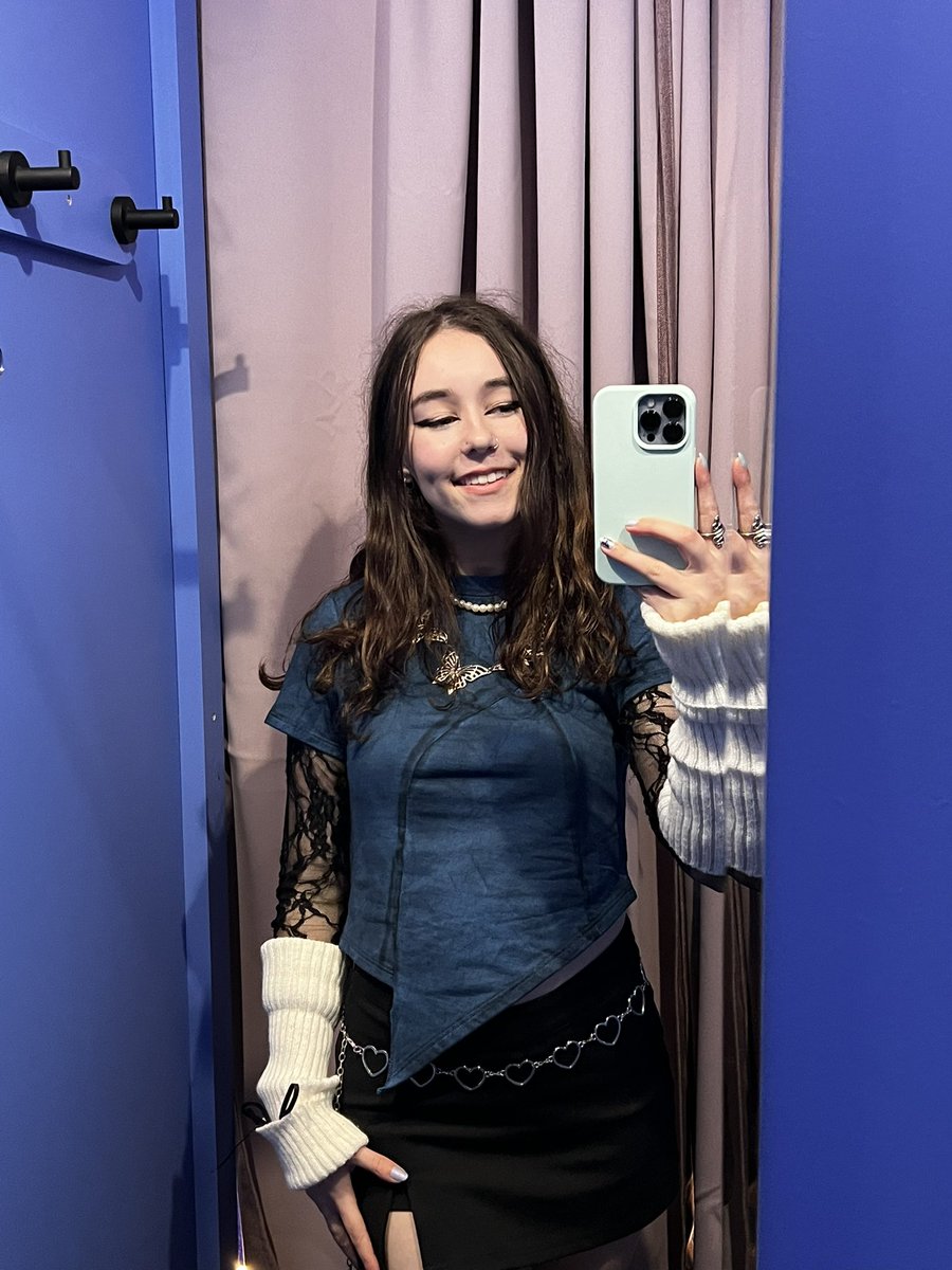 butterfIyblue's tweet image. bank account could not handle this purchase so i had to walk away without it but look how cute #track9