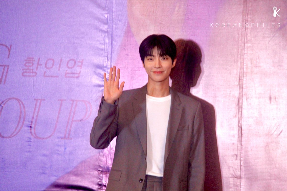 koreanophiless's tweet photo. Some photos from the #HwangInYeopinManila press conference✨

#HIYforBYS later 6PM at the @NewFrontierPh 💙 

Event brought to you by @byscosmetics_ph and @WilbrosLive 

#황인엽 #HwangInYeop #HwangInYoup #BYSUncoverTrueBeauty https://t.co/7pZda8g546