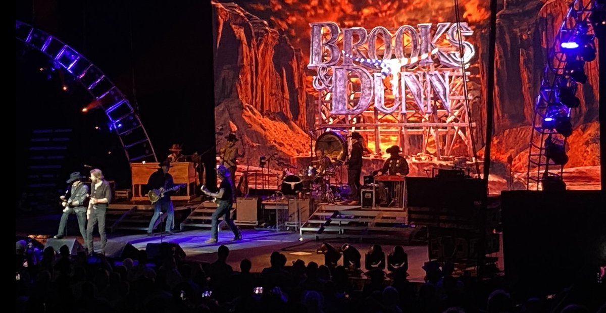 Aaron5Kim's tweet photo. Nashville was doing the Boot Scootin’ Boogie! https://t.co/C5JXQNyjkN