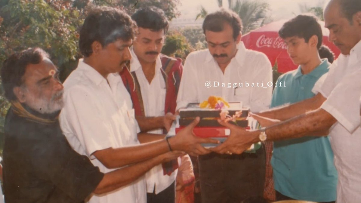 Daggubati_Offl's tweet photo. #గణేష్ చిత్రం ముహూర్తం వేడుకలో చిత్ర బృందంతో దాసరి గారు &amp; మాస్టర్ రానా బాబు 
Victory @VenkyMama
@Rambha_indran #Madhubala #Thirupathisamy #Manishrma
@SureshProdns @SBDaggubati
#24YearsOfSuperHitGanesh https://t.co/oVcH16sTDM