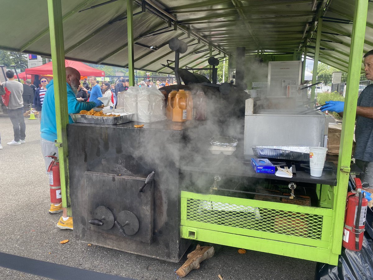 JenDowlingNews's tweet photo. “I think BBQ, at least when I was growing up, BBQ was always an opportunity to bring our family and friends and the community together,” said Baldwin.  #bbq #pacificnorthwest #renton #seattle #Washington #fox13 #fox13seattle #community #cdavis #unitedway @fox13seattle @CDTXBBQ https://t.co/5MgGjt5jJ3