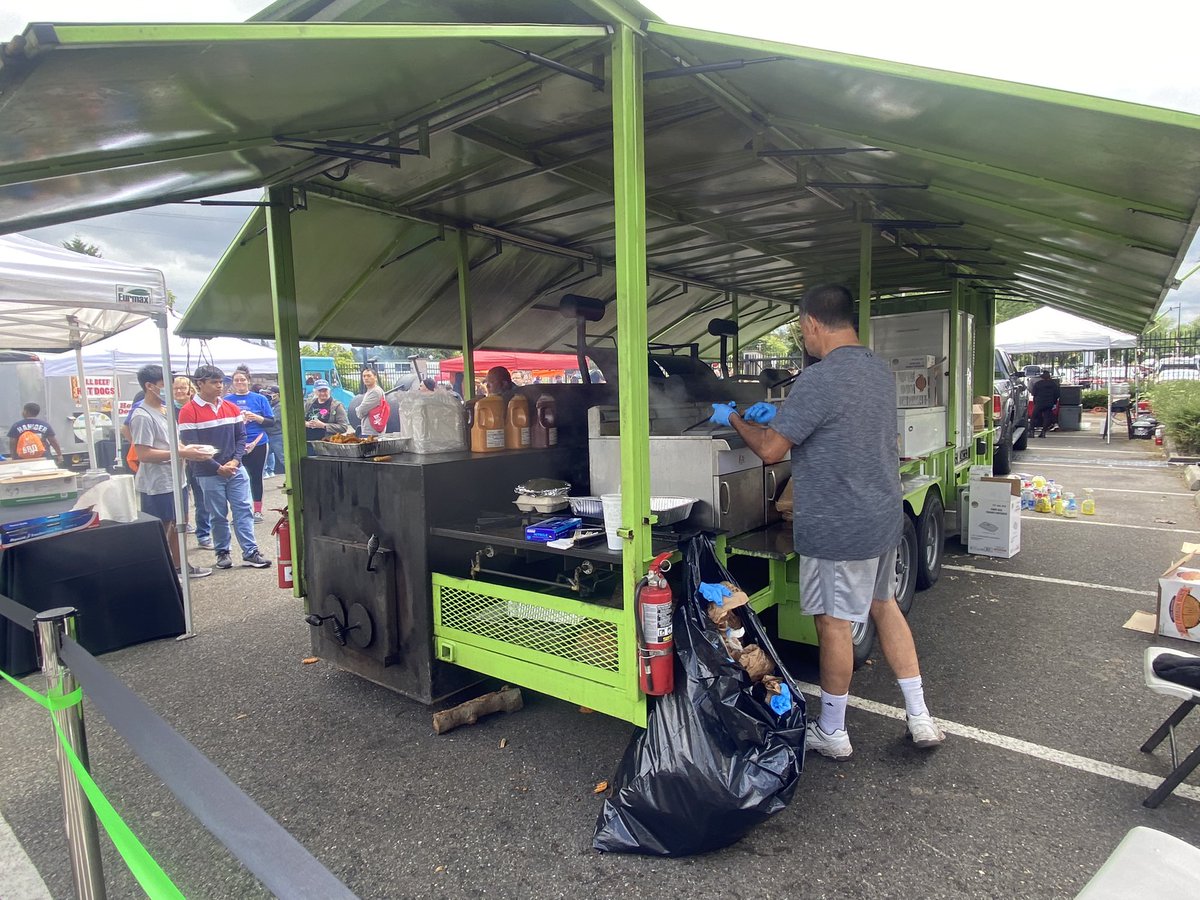 JenDowlingNews's tweet photo. “I think BBQ, at least when I was growing up, BBQ was always an opportunity to bring our family and friends and the community together,” said Baldwin.  #bbq #pacificnorthwest #renton #seattle #Washington #fox13 #fox13seattle #community #cdavis #unitedway @fox13seattle @CDTXBBQ https://t.co/5MgGjt5jJ3