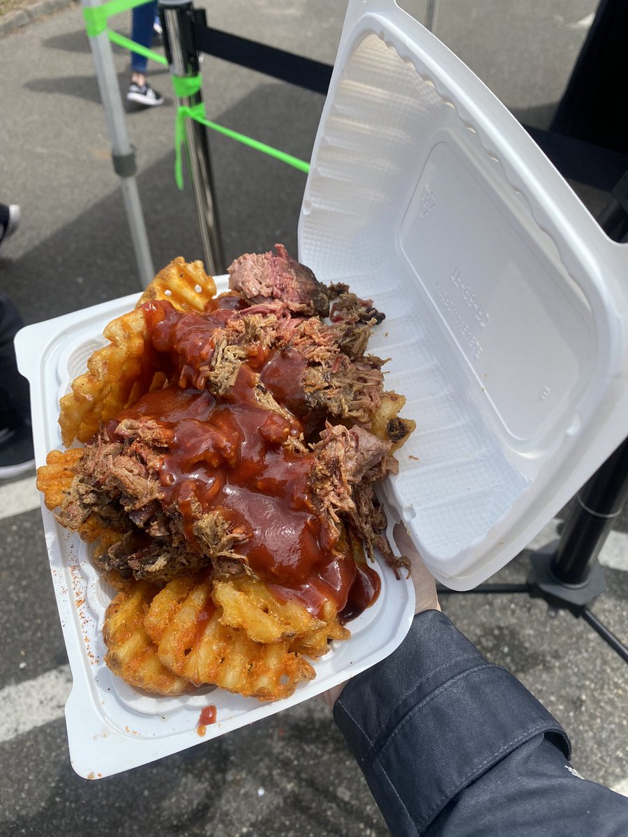 JenDowlingNews's tweet photo. “I think BBQ, at least when I was growing up, BBQ was always an opportunity to bring our family and friends and the community together,” said Baldwin.  #bbq #pacificnorthwest #renton #seattle #Washington #fox13 #fox13seattle #community #cdavis #unitedway @fox13seattle @CDTXBBQ https://t.co/5MgGjt5jJ3