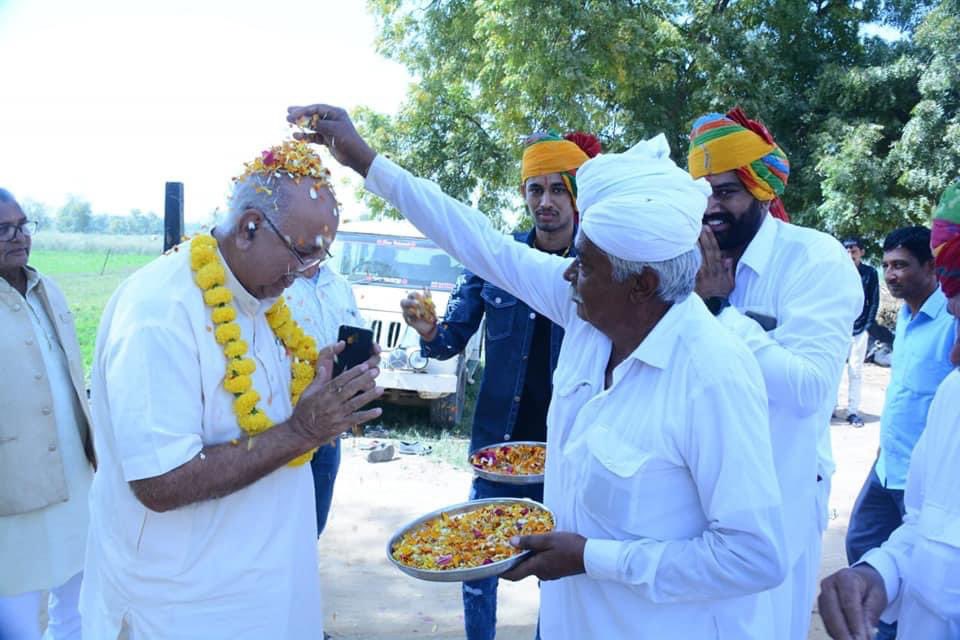 KumariRukshmani's tweet photo. My Father the source of inspiration and strength. Happy Father’s Day Data. #FathersDay https://t.co/YqZBLYc7z1