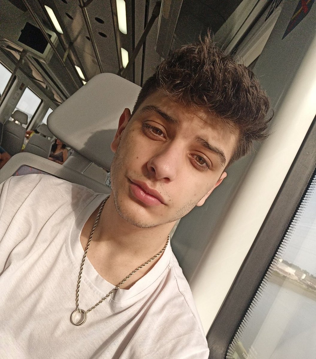 Kærløs tweet media