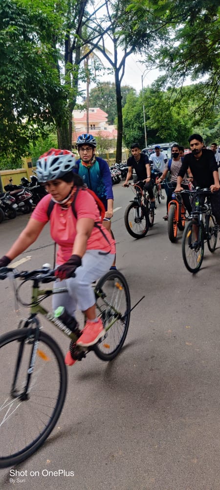 YuvakaSangha's tweet photo. A Dynamic Sunday morning with the Enthusiast cyclists, enroute from National College Basavanagudi, to Yuvapatha, Jayanagar. The participants were included in a discussion regarding some fact finding of Bengaluru's environmental issues
#Cyclothon #EnvironmentMonth #YuvakaSangha https://t.co/lvSPaJqoeO