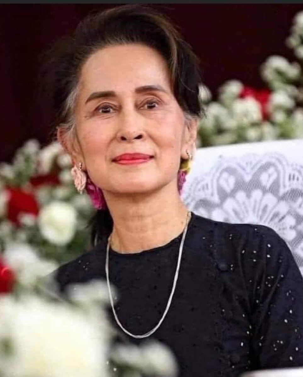 KhinPo3's tweet photo. May our State Counsellor be free and healthy in her 77th birthday. May you hear the well-wishes of people. Happy Birthday our leader (Mother Su)
19.6.2022
#AungSanSuuKyi77 #WhatsHappeningInMyanmar https://t.co/EkBaumcDRY