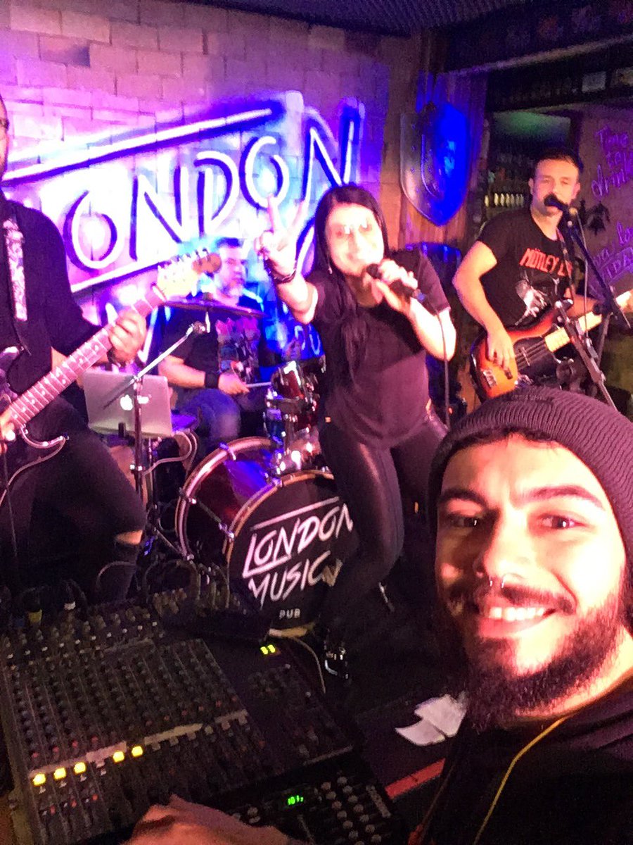 amaralnorthon's tweet photo. Hoje comandei o som e a luz pra banda Lovecats no London Pub!

Galera querida demais!
A energia e o show foram incríveis! ❤️

#TecnicoDeSom #AudioNerdz https://t.co/ccI1dv2RwT
