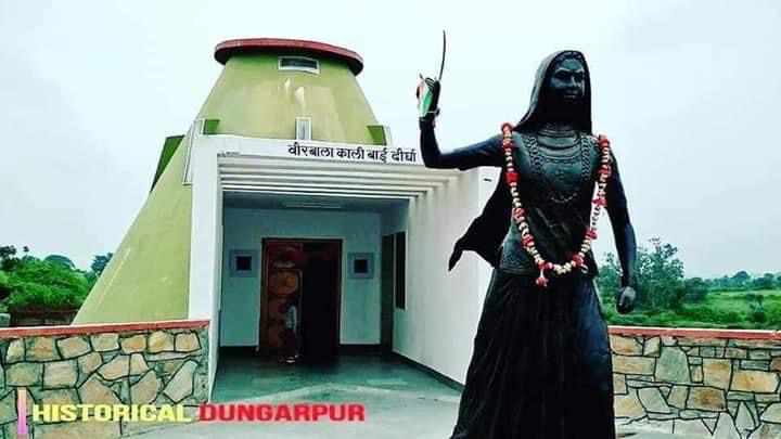 भारतीय इतिहास मे आज का दिन शिक्षा जगत के लिए अविस्मरणीय रहा है आज ही के दिन मात्र 13 साल की उम्र मे 19 जून 1547 के दिन  आदिवासी वीरांगना कालीबाई कलासुआ ने अंग्रेजो के दमन से अपने गुरुओ को बचाते हुए शहीद हो गई
जोहार नमन 💐
#भील_वीरांगना_कालीबाई_कलासुआ
#डुंगरवा_सेधारामभील_हत्याकांड