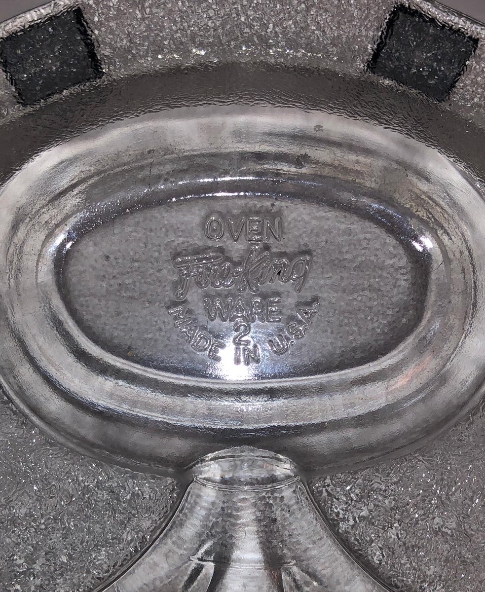 retromodstore's tweet photo. Lovely vintage 1950s Anchor Hocking Fire King Tree Of Life meat tray in clear textured glass with black, gold and white atomic stars. Available now! $25 + calculated shipping. #fireking #anchorhocking #anchorhockingfireking #atomic #midcentury #midcenturymodern https://t.co/C99dUSHoik