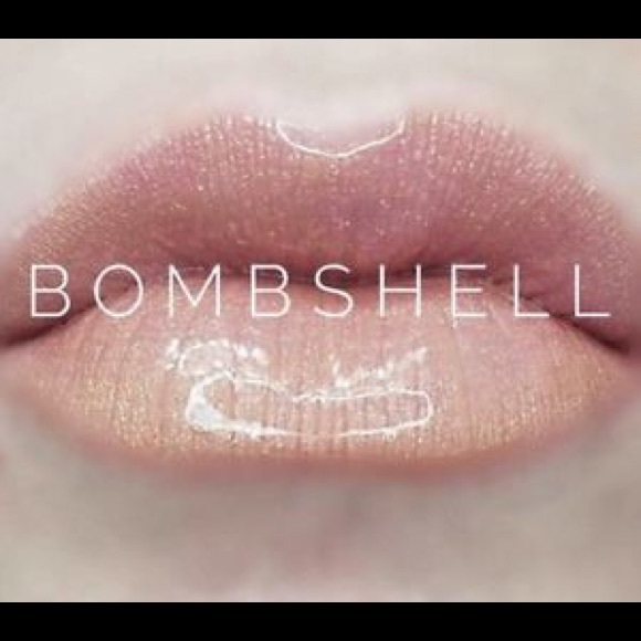 iwonkasells's tweet photo. So good I had to share! Check out all the items I'm loving on @Poshmarkapp from @karmaluv14 #poshmark #fashion #style #shopmycloset #freepeople #kensie #lipsense: https://t.co/iLTIjNuvFy https://t.co/DST3faCjbc