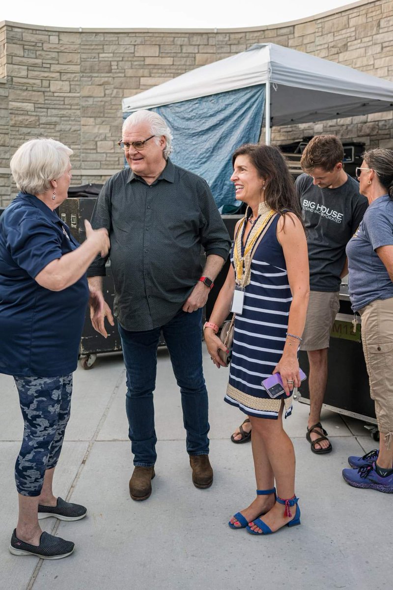 It was fun meeting @RickySkaggs with the crew of the #USSJeffersonCity at Capital Region MU Health Care Amphitheater in #JCMO! #USSJCMO @jcparks_rec 📸 April Heckemeyer AH Productions 🇺🇲❤️🎶