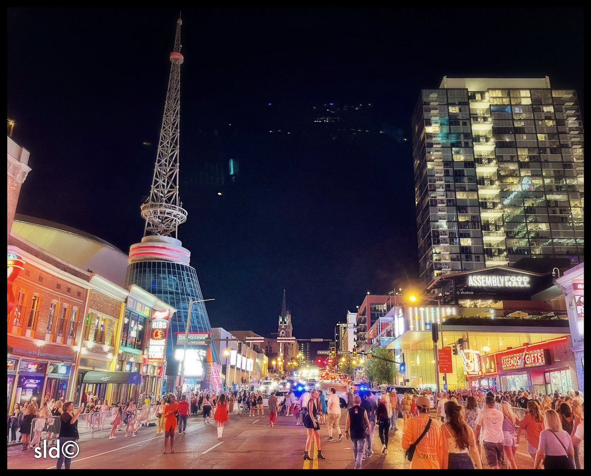 StevenDycus's tweet photo. @visitmusiccity Nashville Saturday Night — on Broadway  — lights, music, crowds, neon, excitement, energy and that’s just outside on the streets! @BrdgstoneArena @TNVacation @Tripadvisor https://t.co/NRUdHs85YV