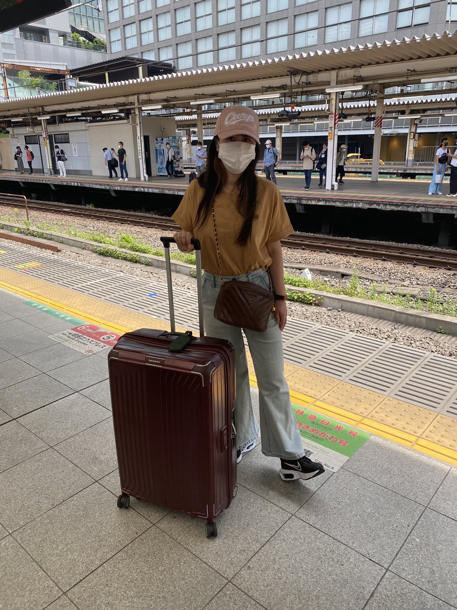 chaguevara's tweet photo. First time traveling 🧳 overseas in 2.5 years, nervous as hell 😱 even going back to my home country! 2.5年ぶりの海外出張、成田エクスプレス待ちの時点で既に緊張で気絶しそう😱😅 行ってきます！ https://t.co/Dobjb3Wpf5